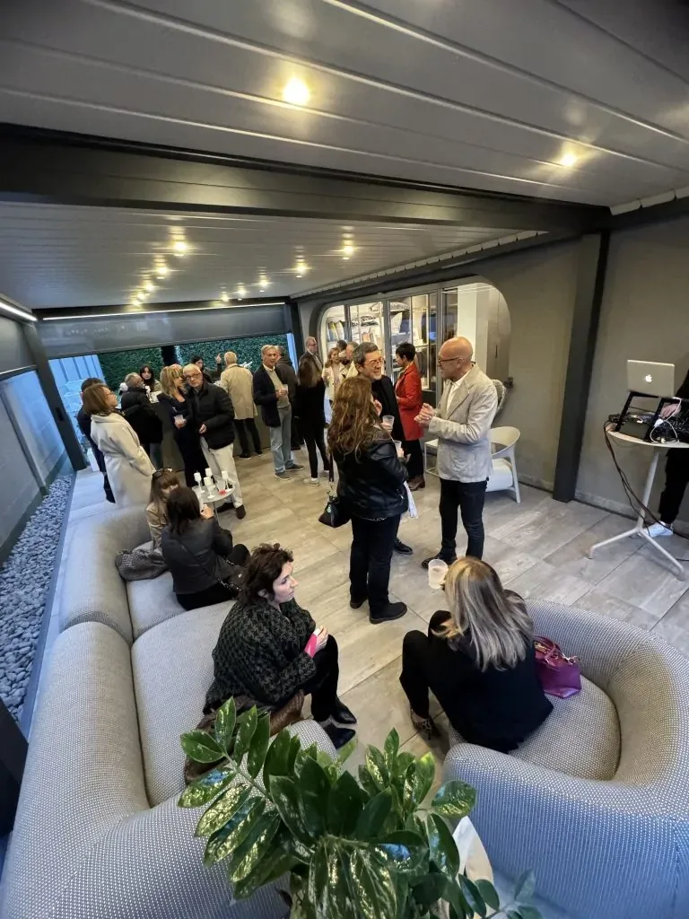 Ospiti durante un evento nel concept store